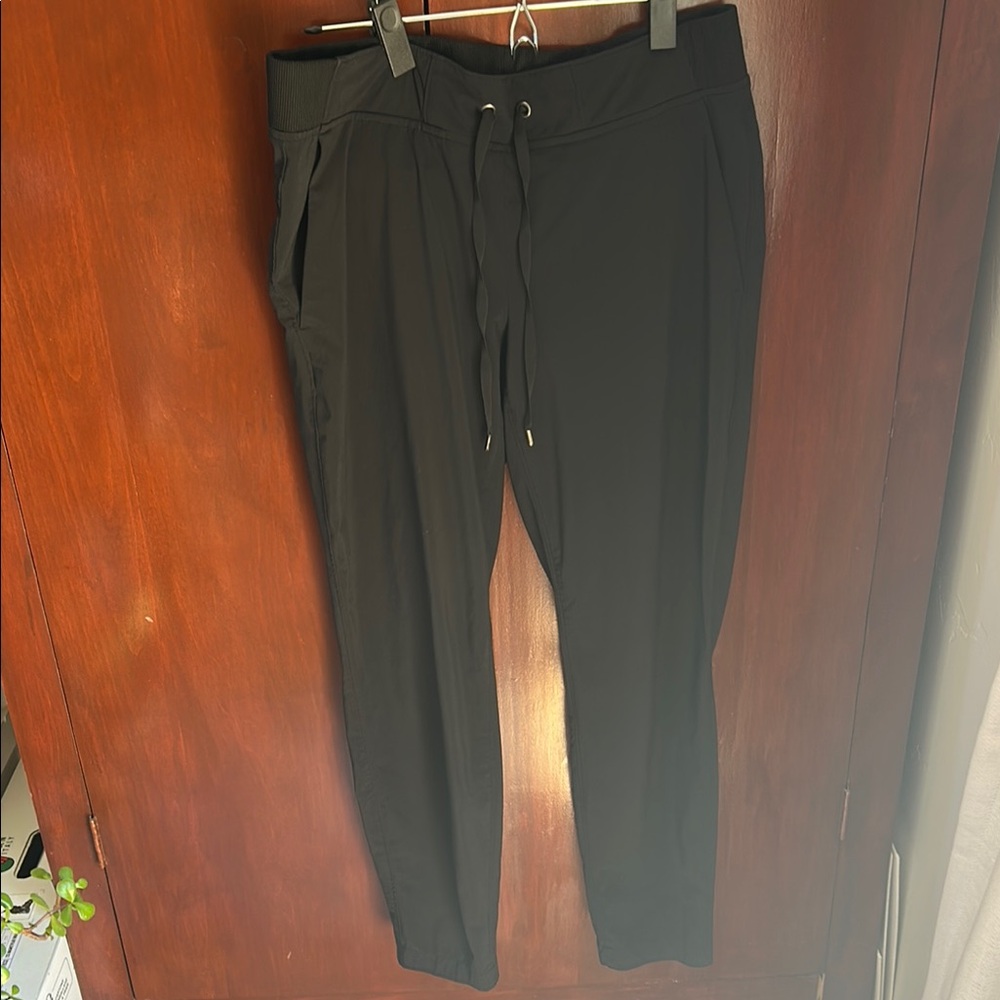 Athleta Black Ankle Cropped Pants with Elastic Waistband